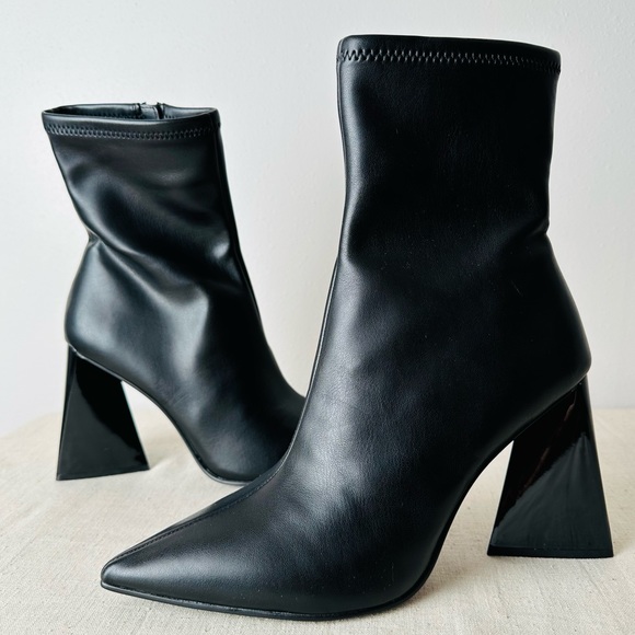 New Steve Madden Black Ticker Pointed Toe Block Heel Bootie - Picture 5 of 11
